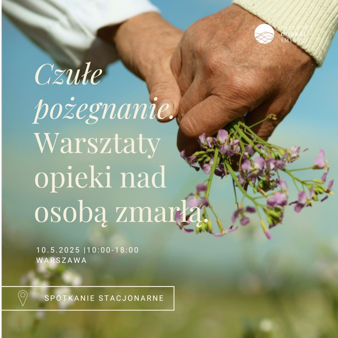 Trzymające się ręce z bukietem kwiatów