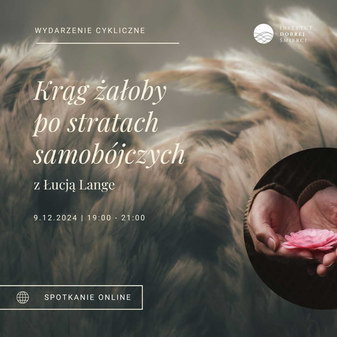 Grafika przedstawia dłonie trzymające kwiat na tle z piór.