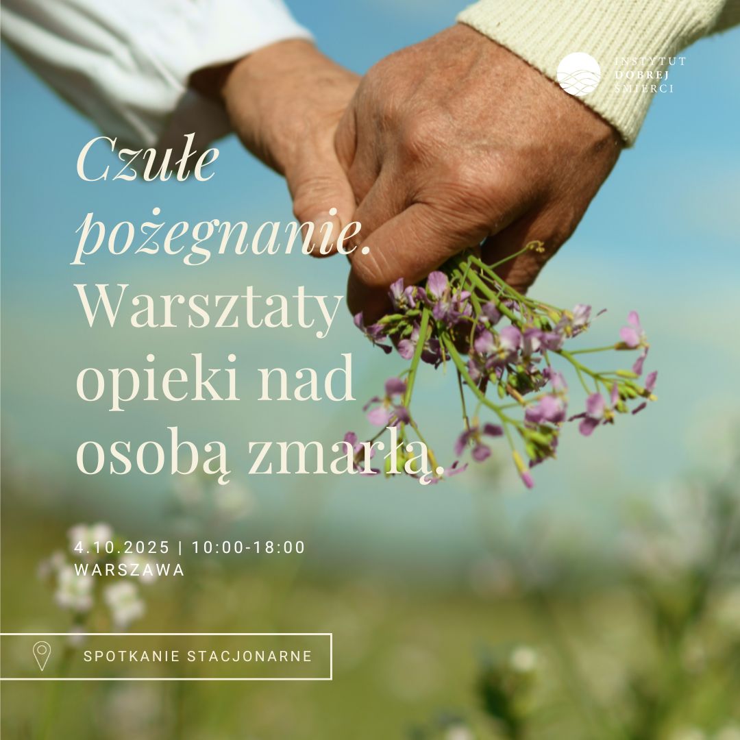 Trzymające się dłonie na tle łąki