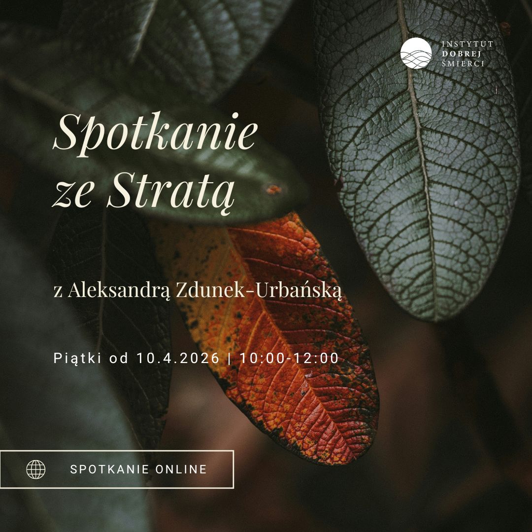 Zielone liście oraz jeden czerwony z kremowymi napisami